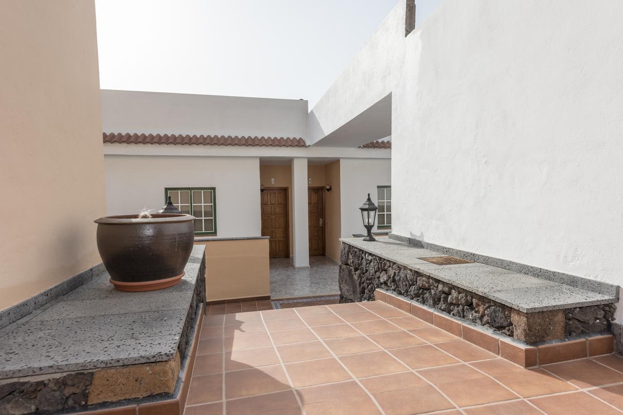 Apartamentos Las Casitas Frontera Exterior photo